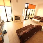 Menada Sunny Hill * Kosharitsa